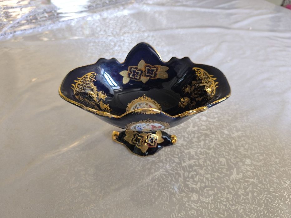 Chinni idishlar sotiladi