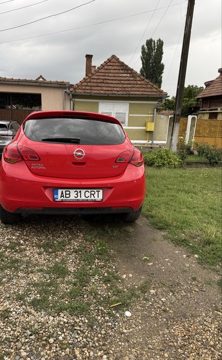 Se vinde Opel astra j an 2012