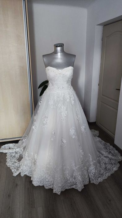 Vând rochie de mireasă cu trena