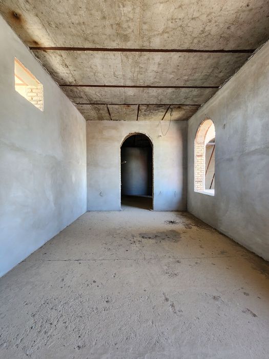 Hovli sotiladi juda yaxshi qurilgan