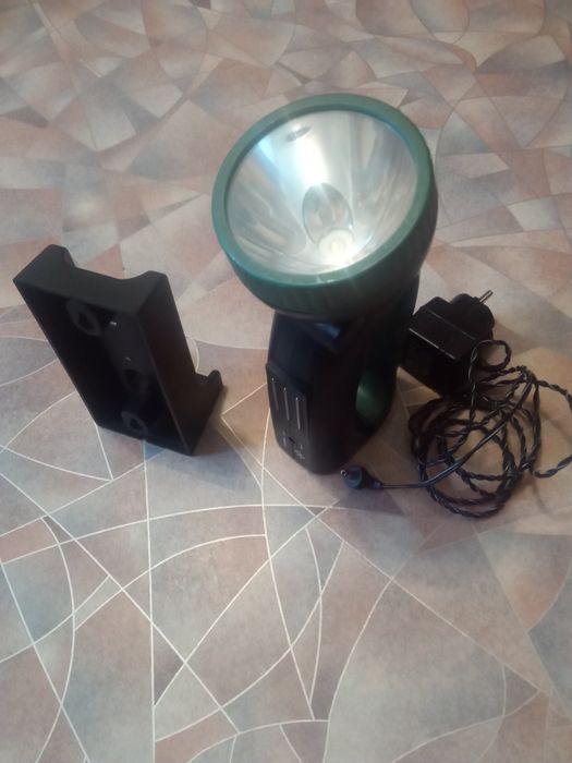 Продам заряжаемый фонарь...