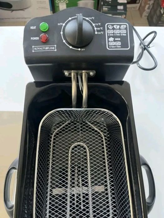 Фритюрник - 3 литра, 2000W. 
Фритюрник - 3 литра, 2000W.