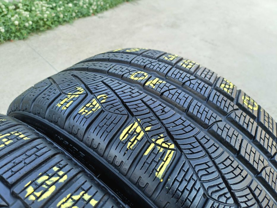 Doua anvelope iarna 245 35 20 pirelli sottozero 2 profil de 7,8 mm