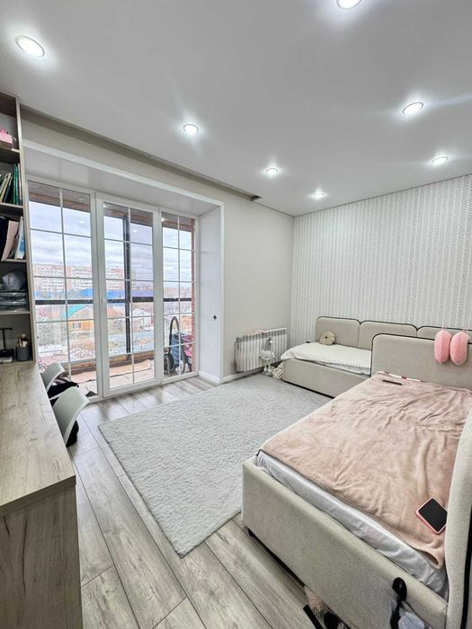 Продам евро 3-х ком., в Центре, район 8 школа