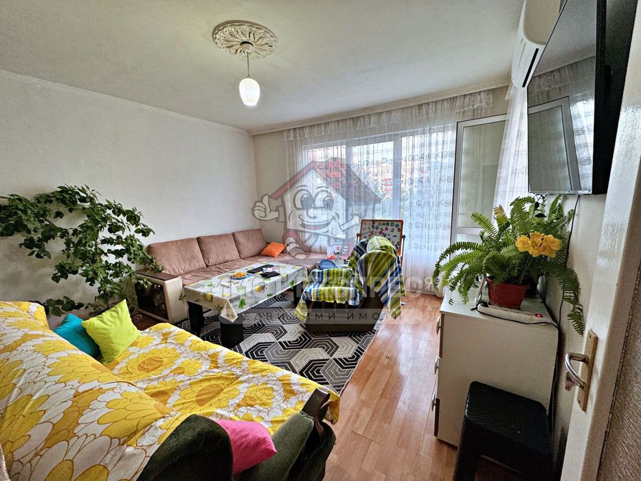 Двустаен апартамент, с изба, панорамна гледка, кв.Запад