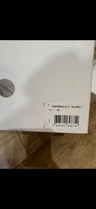 Продавам обувки GUESS