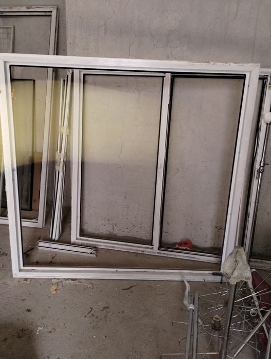 Дограми и стъкла за прозорци и врати