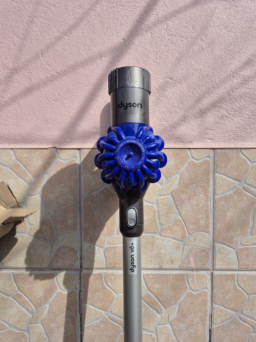 Aspirator parchet Dyson V6