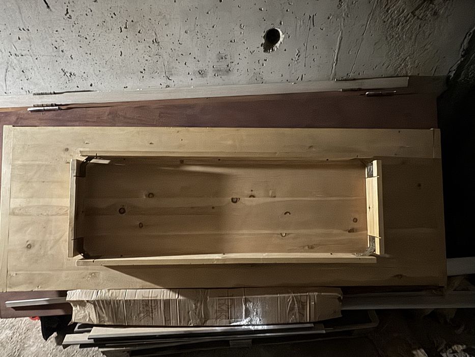 Жер стол сары түсті