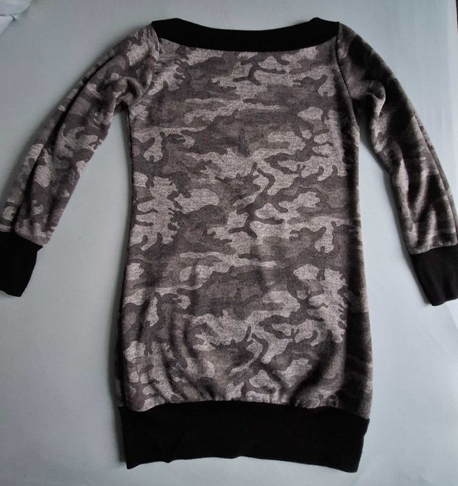 Почти нова дамска блуза с дълъг ръкав