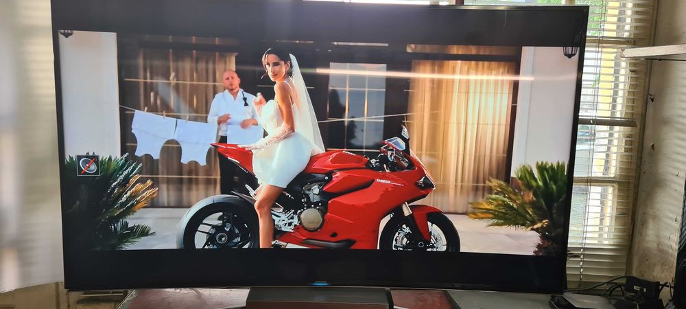 55 инча Samsung UE55HU8590 - 4K /Ultra HD/ Smart TV/ Wi-Fi/ Curved Panel- премиум модел