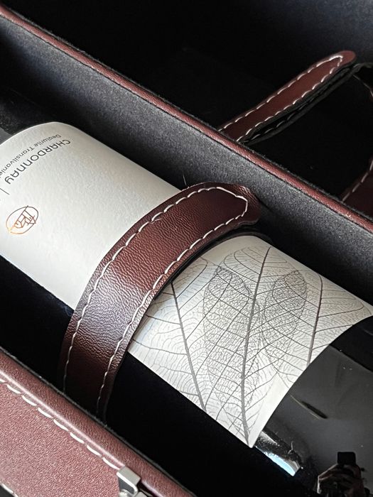 Cutie pentru sticla de vin cu accesorii