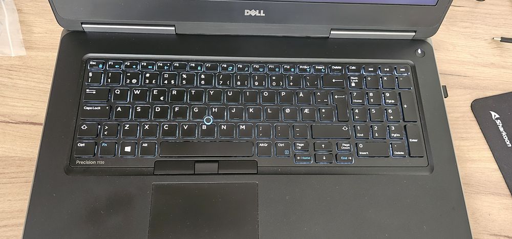 Dell Precision 7720 - i7 32 GB RAM - P4000 8 GB - SSD 256 GB