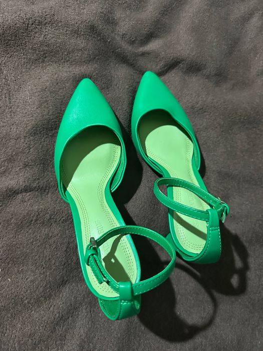 Нови обувки на ток Stradivarius