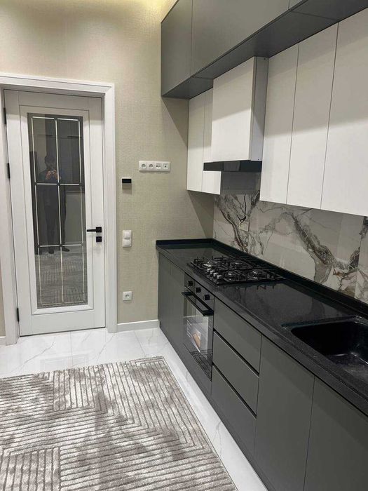 Сағбонда 3 хоналик квартира сотилади (3/2/10)