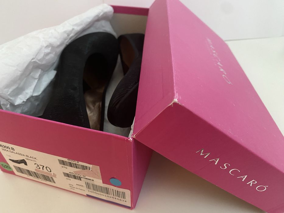 Pantofi noi, 37, comozi si eleganti (lurex la exterior), brand Mascaro