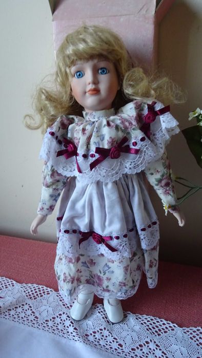 Голяма порцеланова кукла  Внос от Германия.