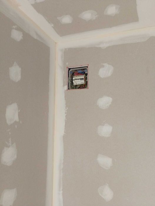 Meșteri construcții - structuri, finisaje , instalații, amenajări