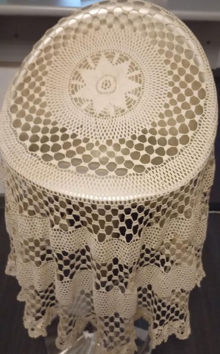 ... Покривка ръчна изработка !
Покривка с диаметър 1.50 .
Цена 65 лв/3