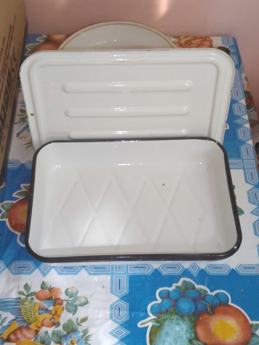 Лоток металлический, эмалированный с крышкой