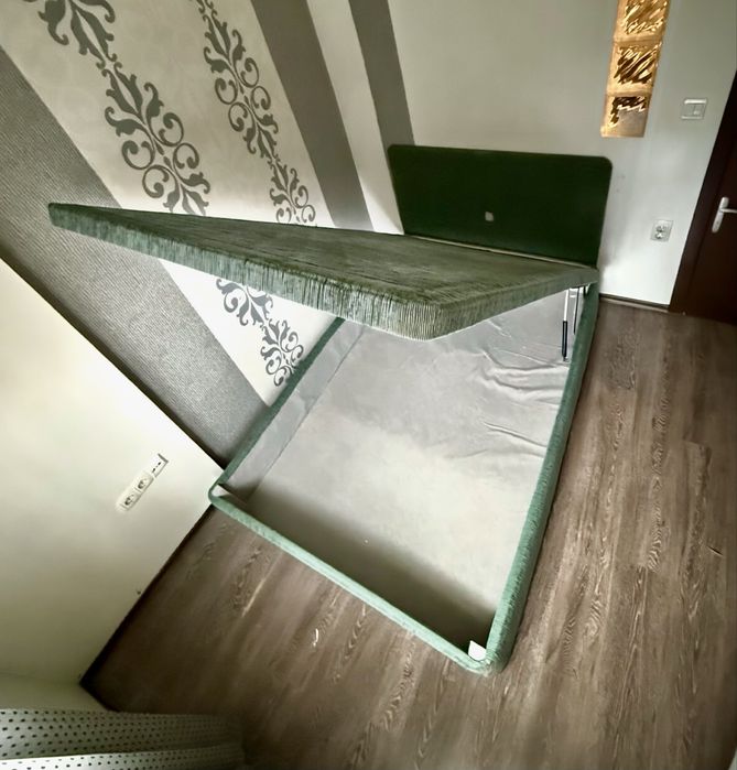 Практично легло / спалня 150х200 см с повдигащ механизъм и голяма ракла
