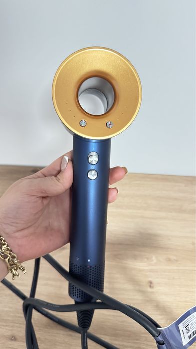 Dyson supersonic