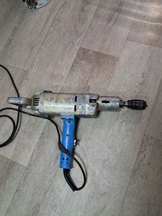 Продам дрель б/у
