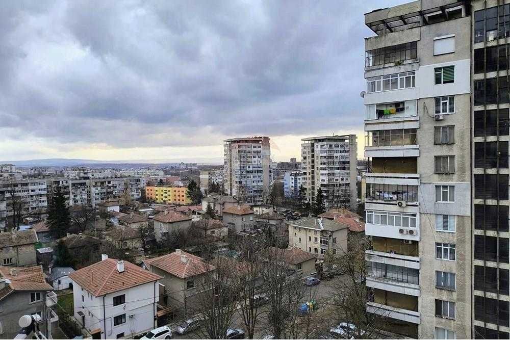 Продава се Двустаен апартамент в Шумен, Тракия - 70 кв.м за 1096 €/кв.м - Снимка #1