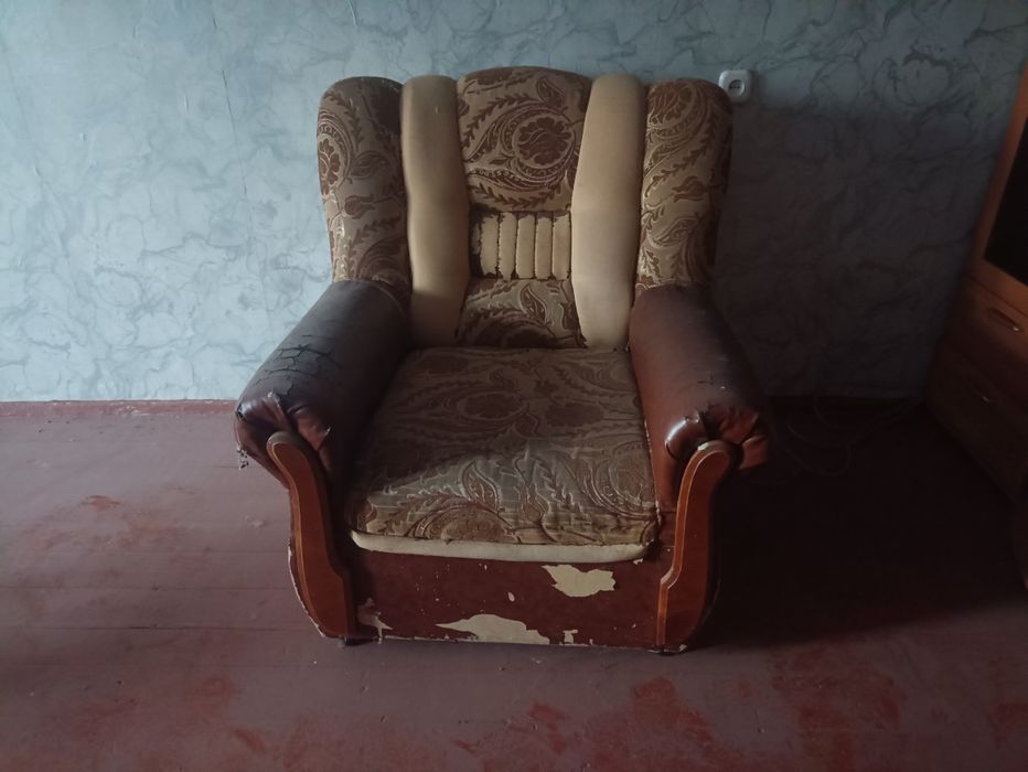 Отдам даром диван кресло стенку