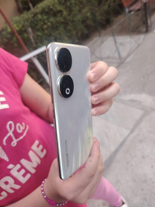 Honor 90 daimand  silver