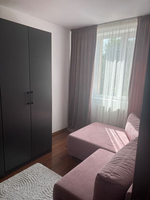 Apartament cu 3 camere de închiriat