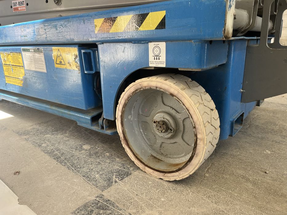 Ножична вишка под наем 12 метра