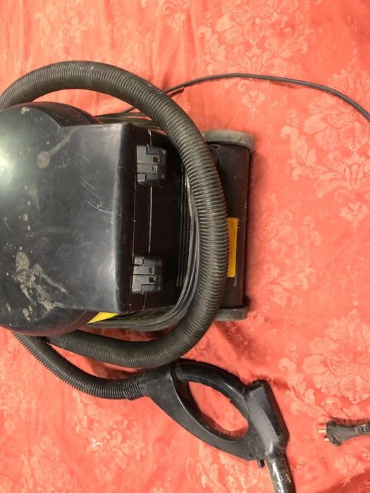 Aspirator karcher T201 cu perie electrica