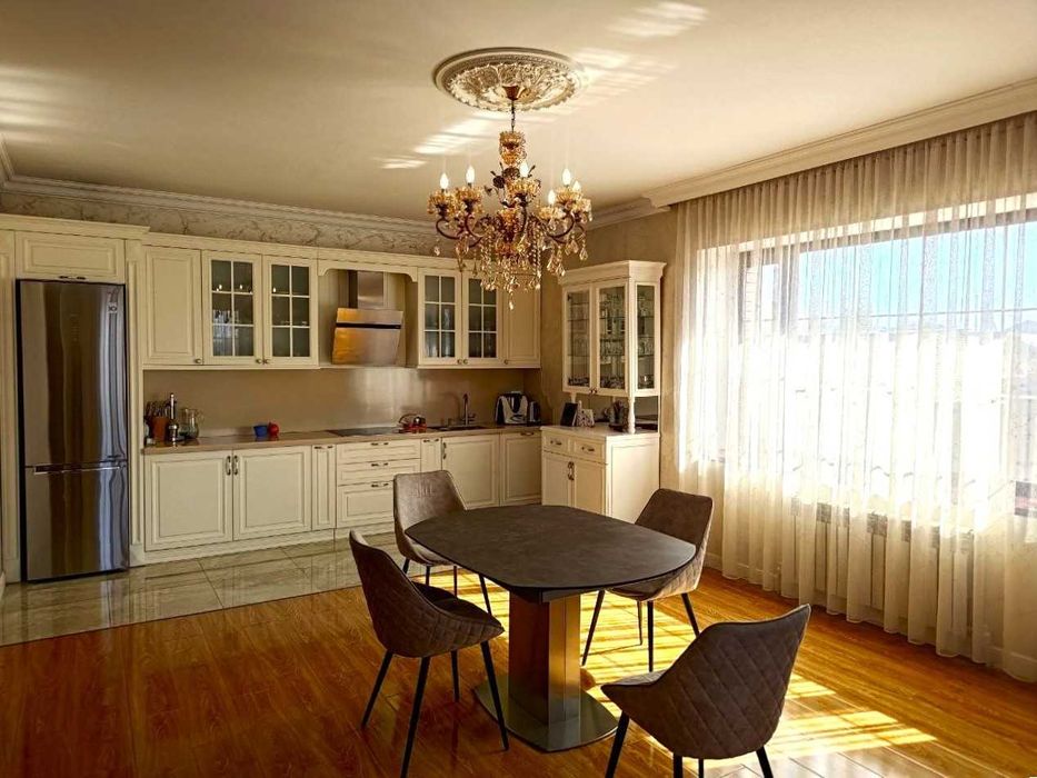 ,,,  Продам 6-ти комнатный ДОМ в ГОРОДЕ