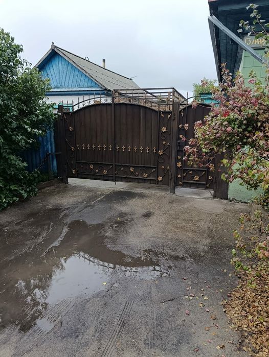 Продам два дома на одном участке