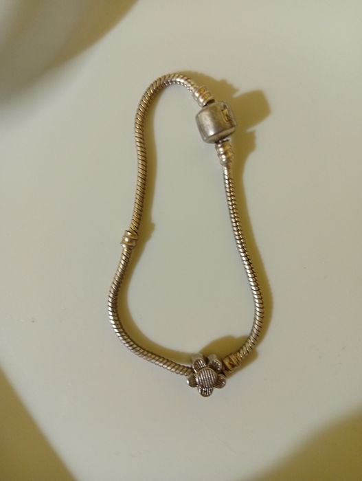 Vând brățară Pandora