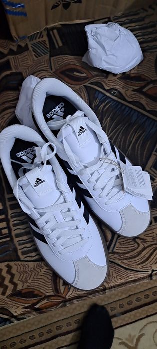 Продам кроссовки адидас оригинал