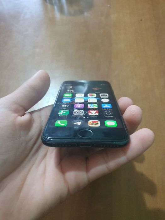 Iphone 7  32Gb SROCHNA!