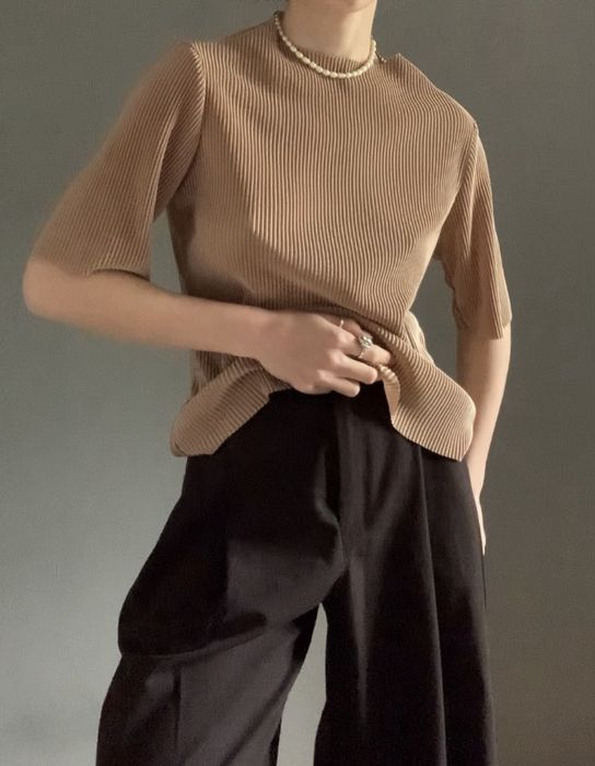 Top caramel plisat S/Xs/M. Nou fără etichetă.