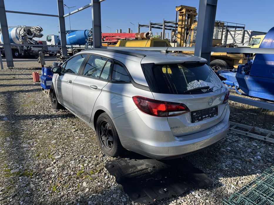 Opel Astra K на части