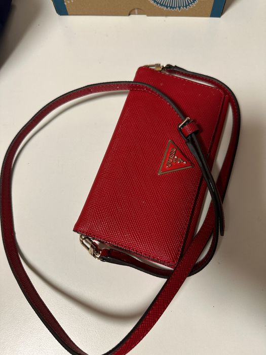 Червено Guess портмоне