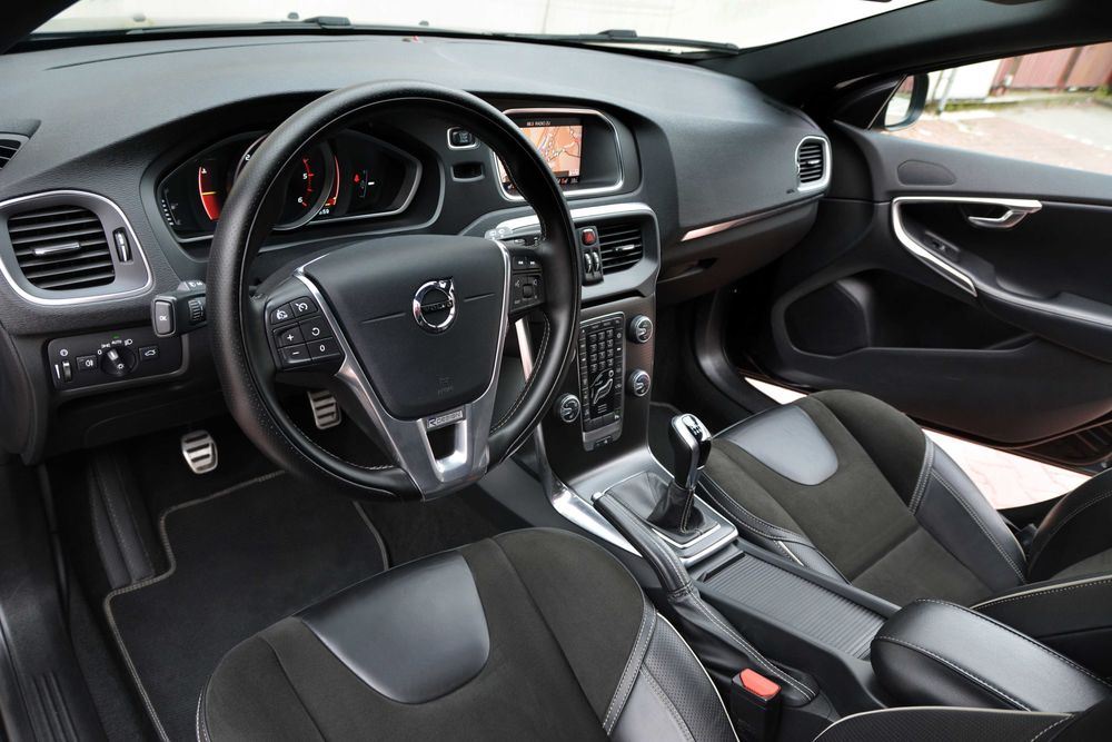 VOLVO V40 2018 — imagine 5