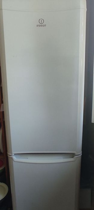 Продаётся холодильник indesit