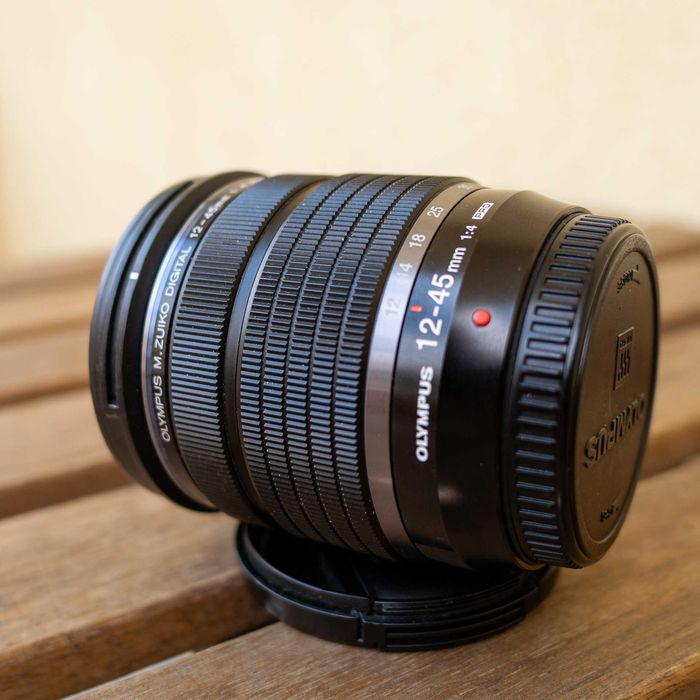 Olympus M.Zuiko ED 12-45mm f/4 PRO обектив