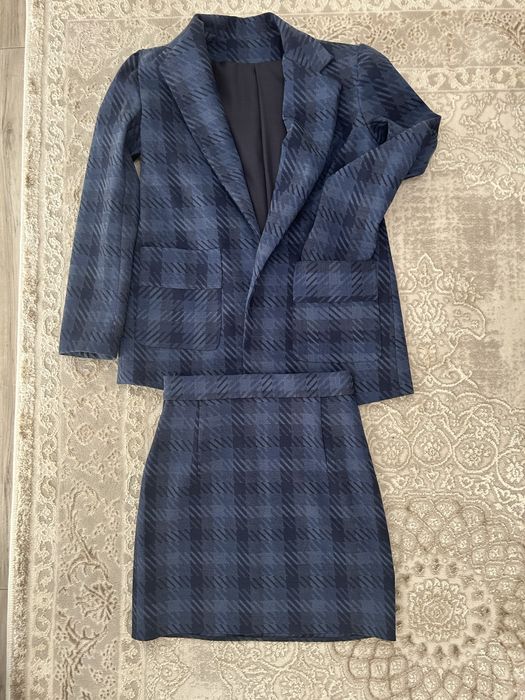 Костюм с юбкой