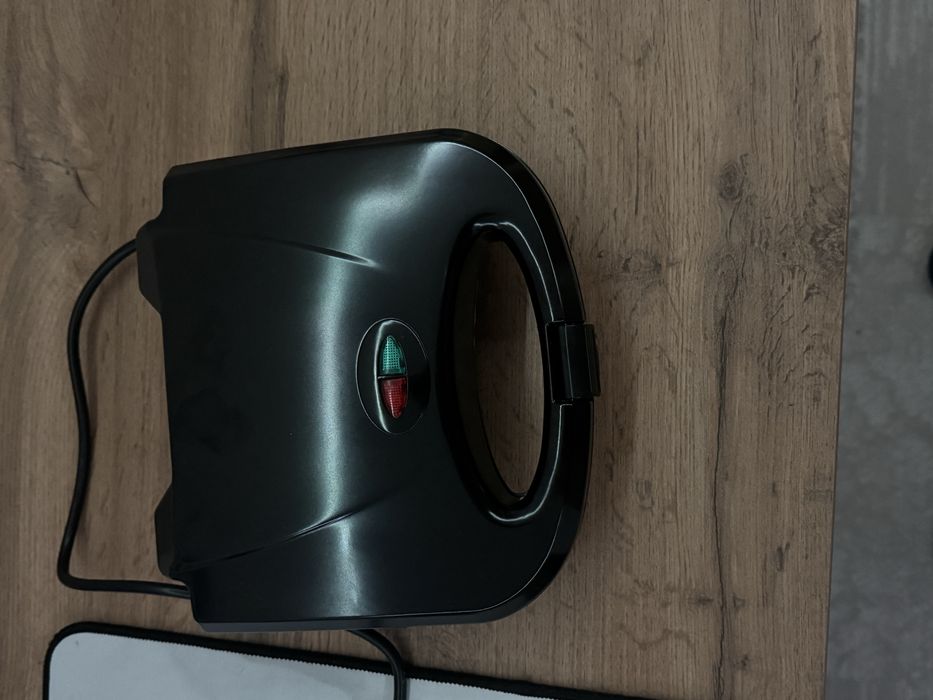 срочно продам вафельницу