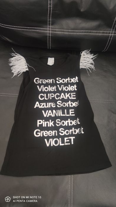 Блузка със ефектни ръкави и сребърни надписи