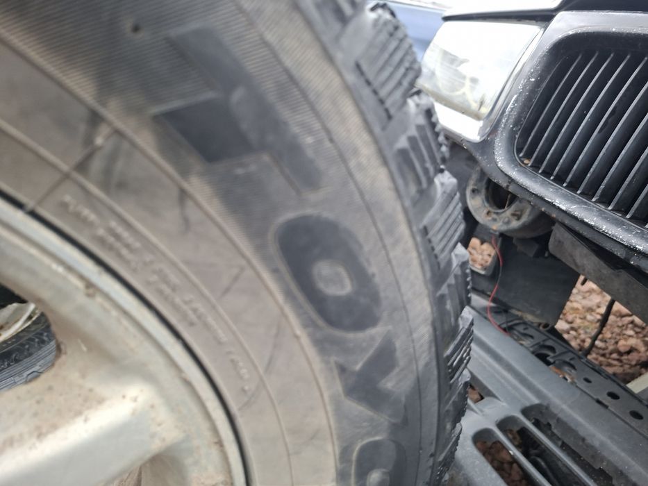 Зимни гуми 15ки 4 броя 205/70/15 TOYo