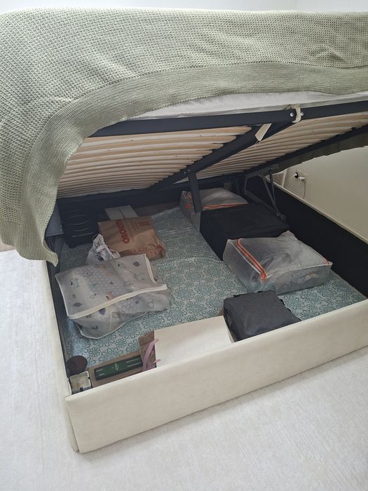 Двухспальная кровать