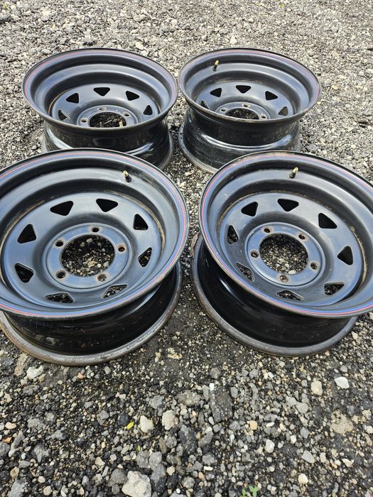 Set de 4 jante 7j R15 SUZUKI  samurai vitara jimny 5x139.7 Fără mesaje inutile anunțul este valabil atâta timp cât este activ ! Pretul este pt toate 4